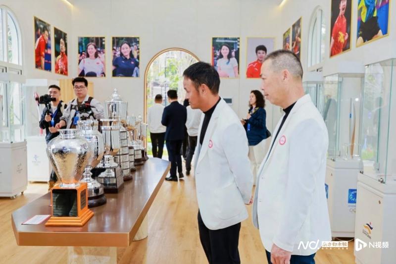 开云体育中国-点燃城市冬奥氛围！17把奥运火炬亮相香江1号