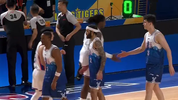 开云体育中国-CBA常规赛：齐麟25分&amp;amp;林庭谦22分，新疆106-101战胜天津