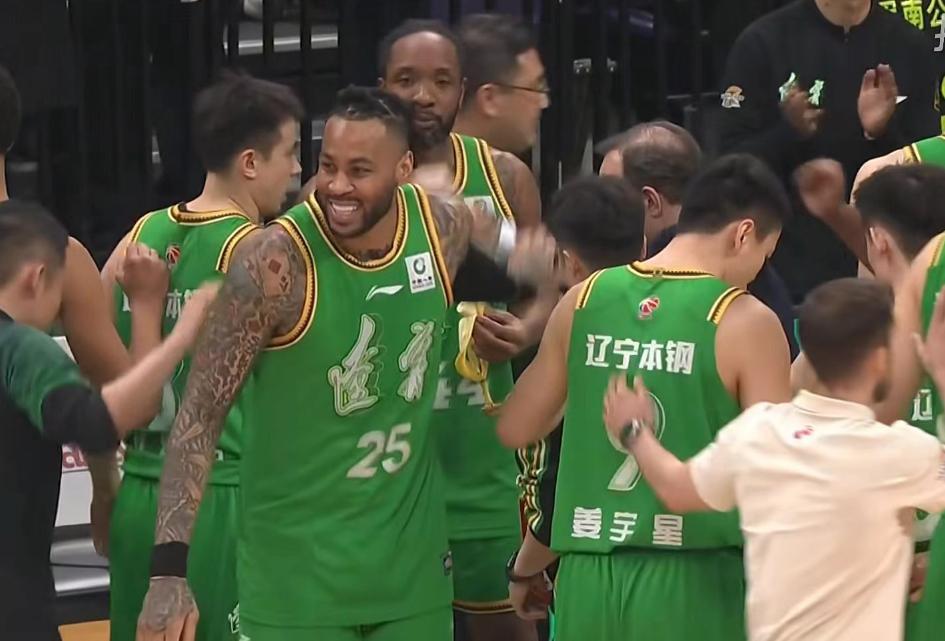 开云体育入口-辽宁男篮完胜新疆，鄢手骐16分莫兰德17+12，阿不都沙拉木13分